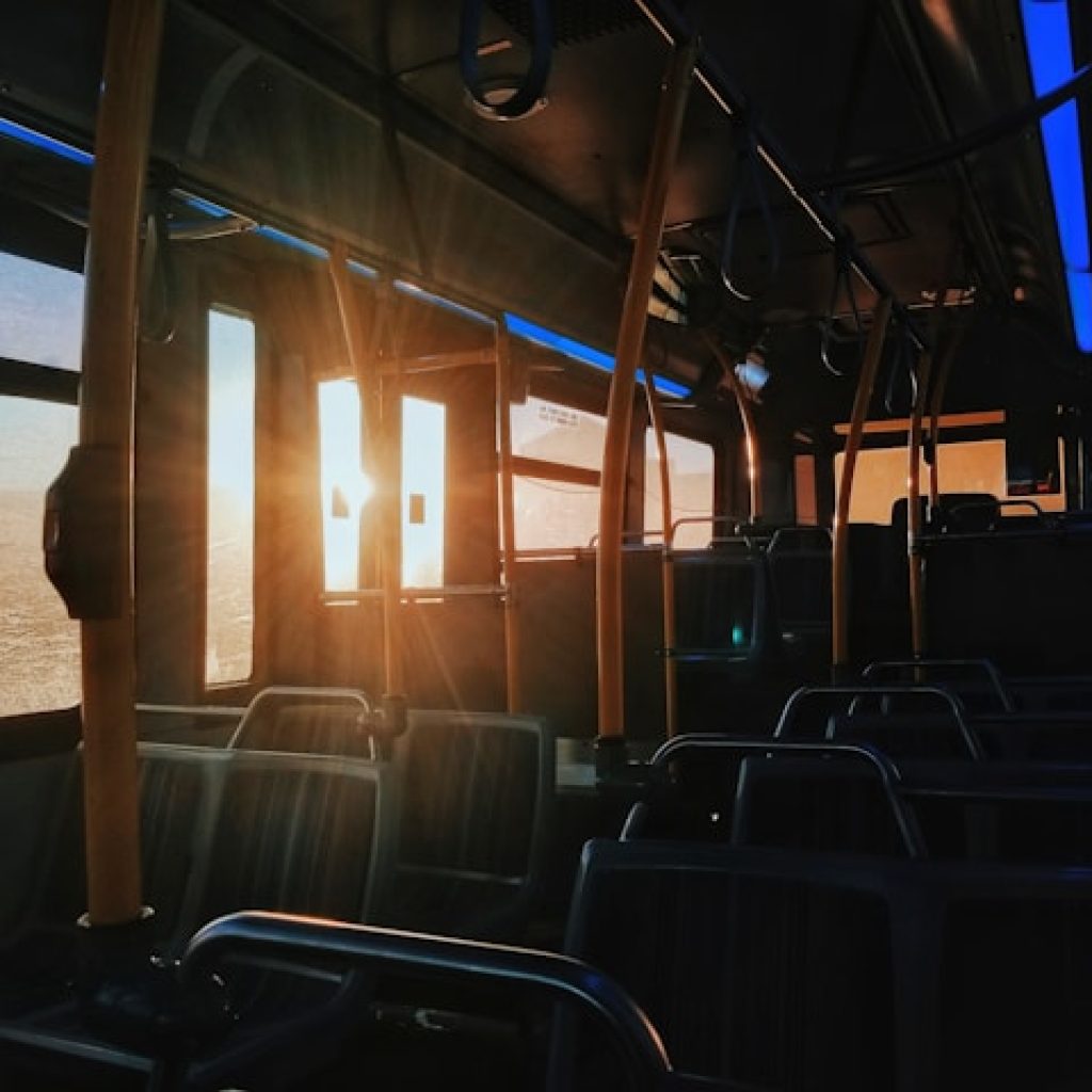 Ilustrasi bus study tour Madrasah Ibtidaiyah Lampung. Foto: unsplash.com/abey22