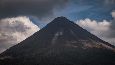 TUTURPEDIA - Nekat Mendaki, Belasan Pendaki Gunung Dukono Halmahera Nyaris Dihantam Abu Vulkanik
