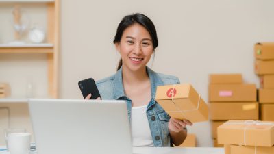 Cek lima alasan kenapa affiliate e-commerce sudah kehilangan daya tariknya. Foto: freepik.com/tirachardz