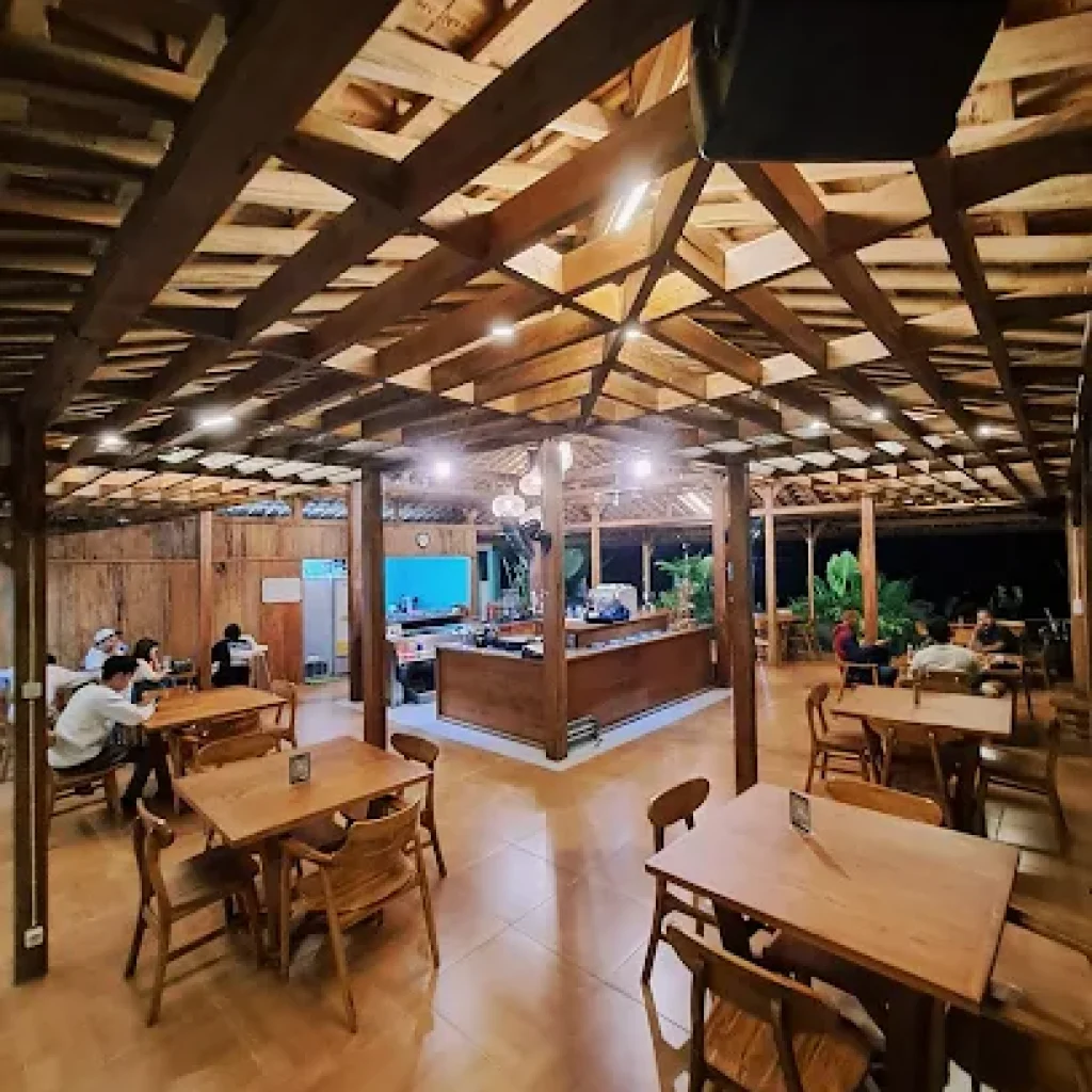 TUTURPEDIA - Rekomendasi Kafe Dekat UNNES yang Nyaman Buat Nugas, Nongkrong, dan Santai Seharian