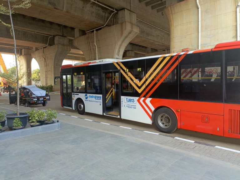 Rute bus Transjakarta untuk mudahkan para penumpang kereta cepat. FOTO: PMJNews
