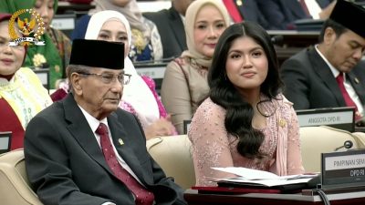 Anggota DPD RI termuda Larasati Moriska bersama anggota DPD RI tertua Drs. Ismeth Abdullah di Gedung DPR/MPR, Senayan, Selasa (1/10/2024). Foto: Tangkapan Layar YouTube MPRGOID