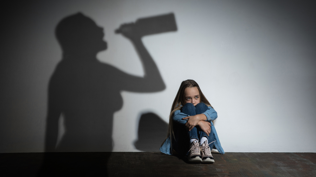 Perempuan di Tangeran diamankan polisi karena diduga aniaya anak tiri. Foto: Freepik.com/master1305