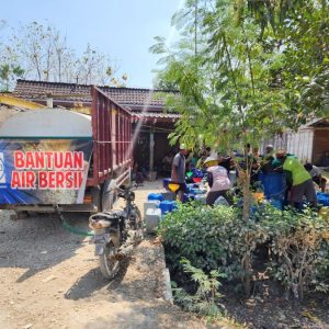 Dampak Kekeringan, APINDO Kabupaten Blora Beri Puluhan Ribu Liter Air Bersih