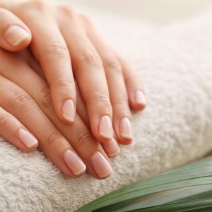 5 Tips Merawat Kuku Tetap Sehat, Bolehkah Menggunakan Cat Kuku?