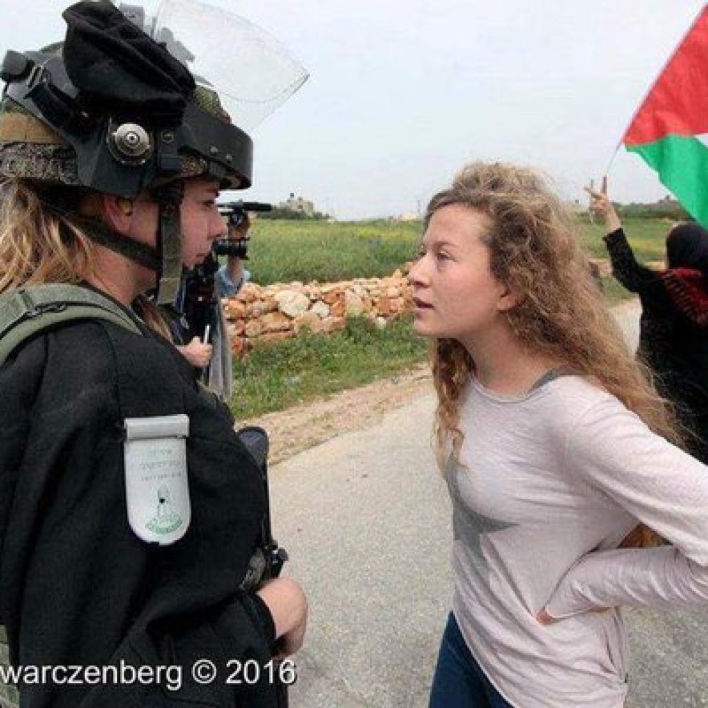 Untuk kedua kalinya Ahed Tamimi ditangkap oleh militer Israel. Foto: X.com/leylahamed