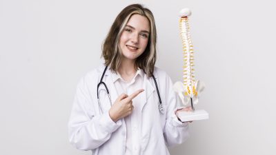 Mengenal penyakit osteoporosis yang seringkali tak bergejala. FOTO: Freepik.com/kues1