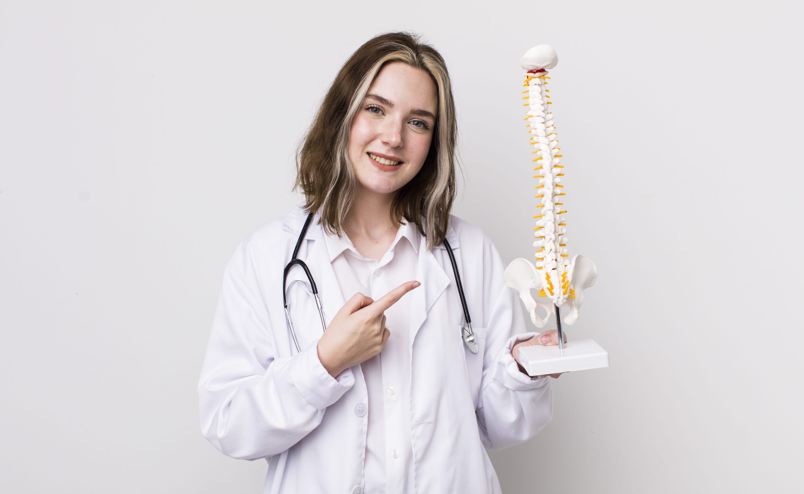 Mengenal penyakit osteoporosis yang seringkali tak bergejala. FOTO: Freepik.com/kues1