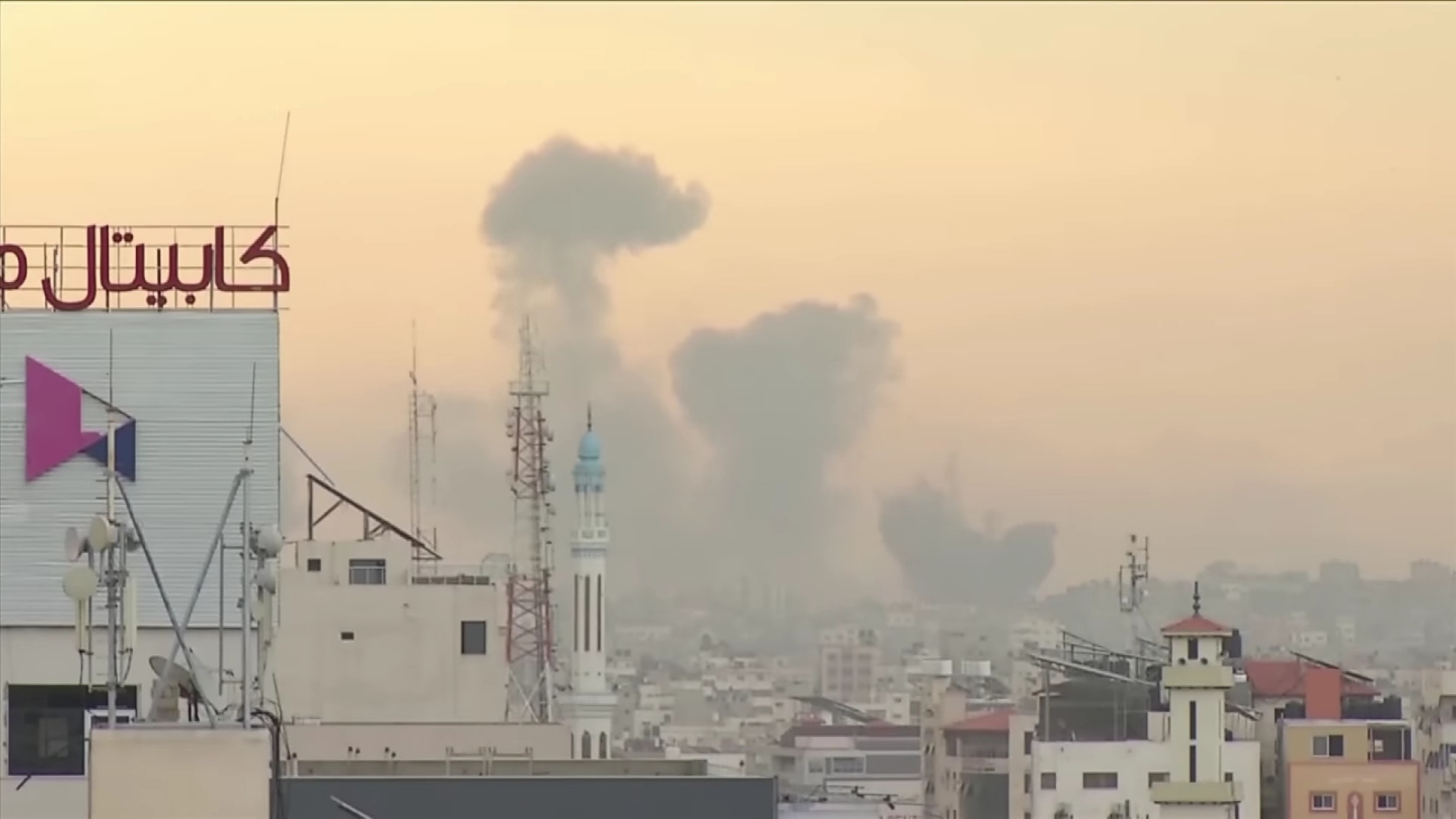 Israel lancarkan serangan darat, lebih dari 5000 orang Palestina tewas. Foto: Tangkapan layar YouTube WHAS11