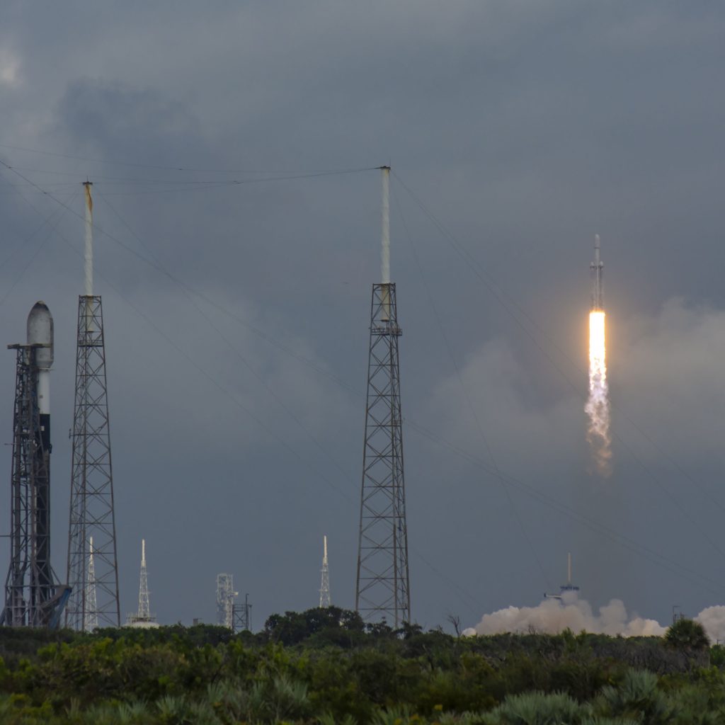 Wahana Psyche pergi ke asteroid menggunakan Roket SpaceX Falcon Heavy. FOTO: X.com/SpaceX