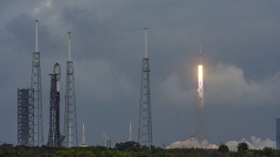 Wahana Psyche pergi ke asteroid menggunakan Roket SpaceX Falcon Heavy. FOTO: X.com/SpaceX