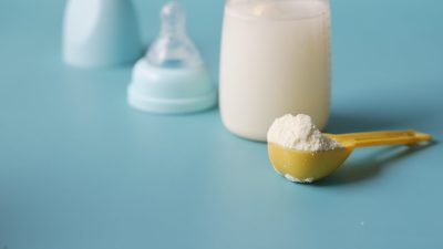 Suhu yang tepat untuk menyeduh susu bubuk. Foto: Pexels.com/Towfiqu barbhuiya