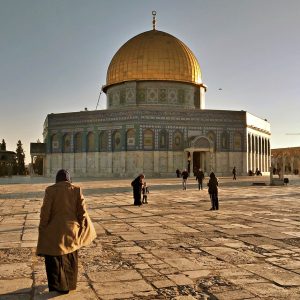 200.000 Jamaah Shalat Isya dan Tarawih di Masjid Al-Aqsa, Tentara Israel Tembakan Gas Air Mata