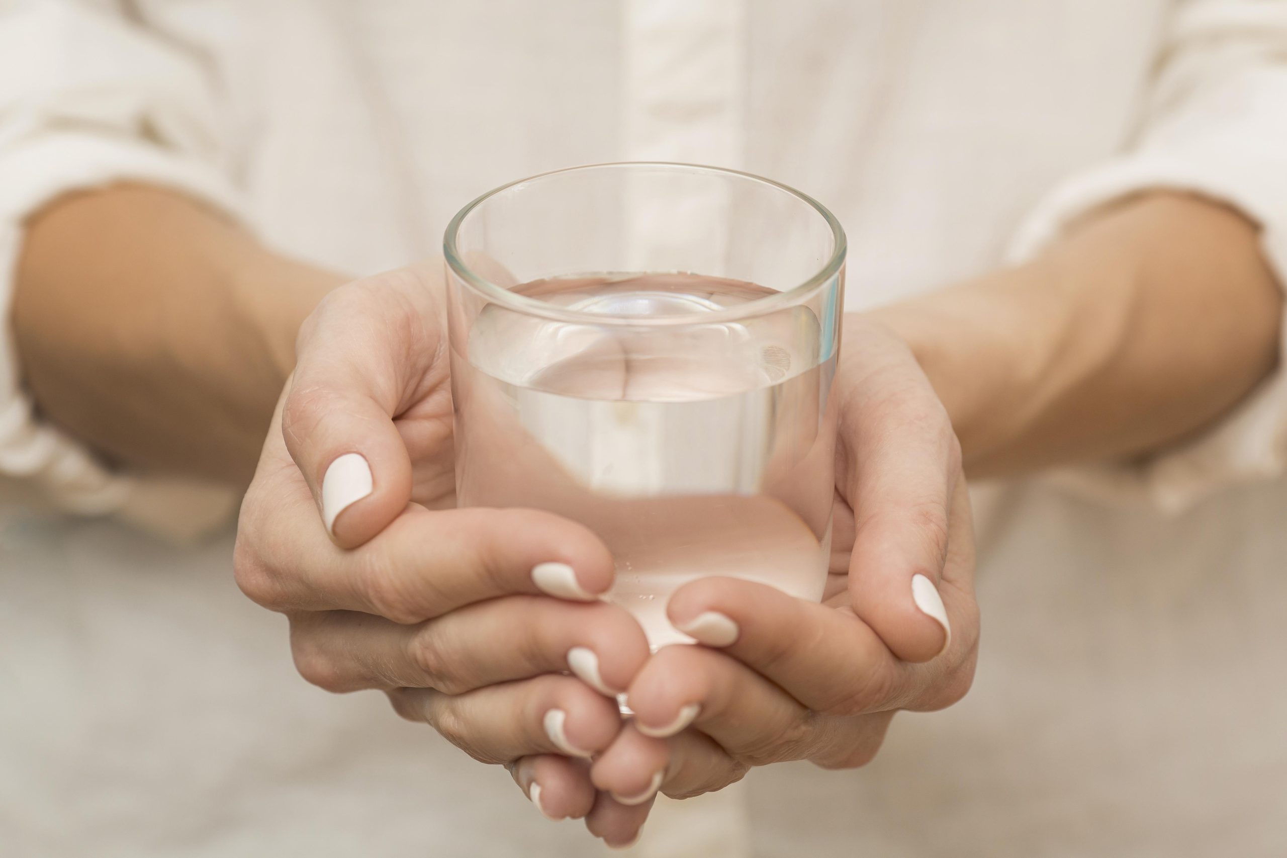 Tentang air alkali dan seberapa besar efek yang akan diberikan ke tubuh. Foto: Freepik.com