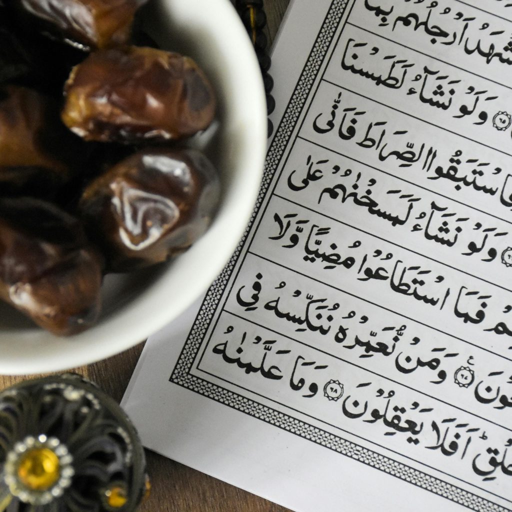Puasa sunnah ayyamul bidh yang setara dengan puasa satu bulan penuh. Foto: Pexels.com/khats cassim