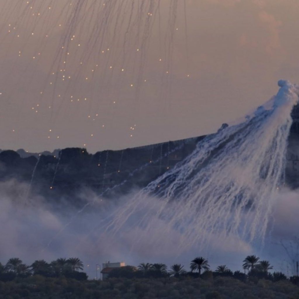 Penggunaan fosfor putih oleh Israel dikecam dan dinilai melanggar hukum internasional. Foto: X.com/julian17426