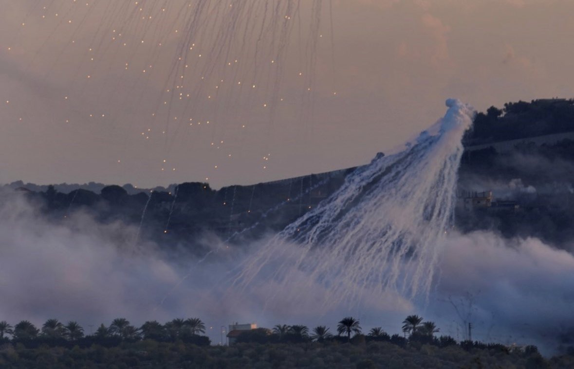 Penggunaan fosfor putih oleh Israel dikecam dan dinilai melanggar hukum internasional. Foto: X.com/julian17426