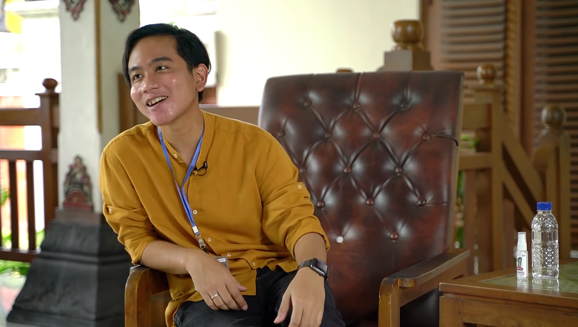 Bawaslu kembali mengirimkan surat panggilan pada Gibran Rakabuming ke dua tujuan. Foto: Tangkapan Layar Youtube Arnold Poernomo