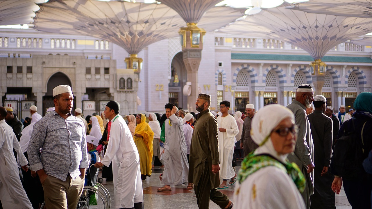 TUTURPEDIA - Arab Saudi Dilanda Cuaca Panas, Ahli: Jemaah Haji Harus Banyak Minum Air Putih
