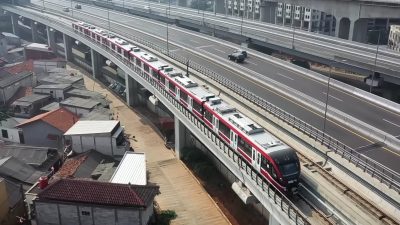 Masih dalam masa uji coba LRT Jabodebek alami beberapa gangguan. Foto: Tangkapan layar Youtube Sekretariat Presiden