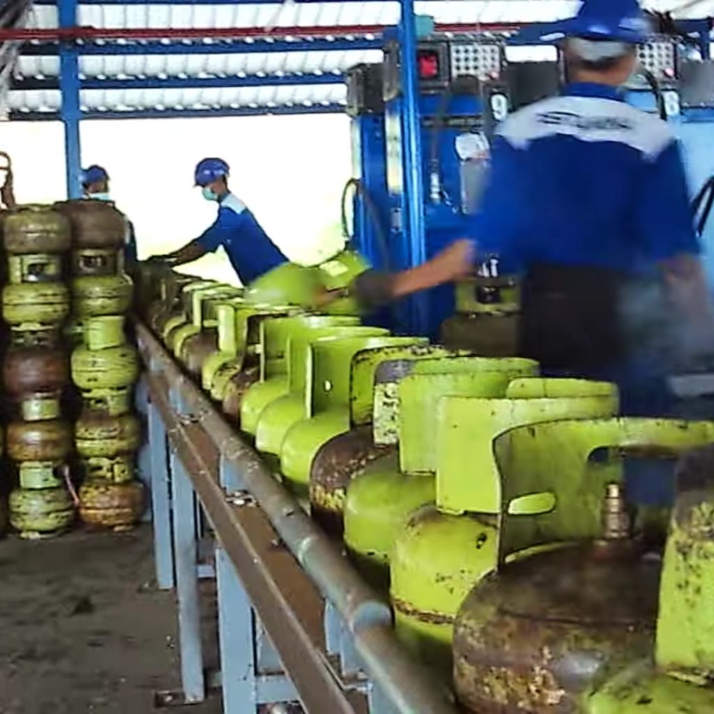 TUTURPEDIA - Mulai 1 Juni 2024 Pembelian Gas LPG 3 Kg Wajib Pakai KTP, Ini Kata Pertamina!