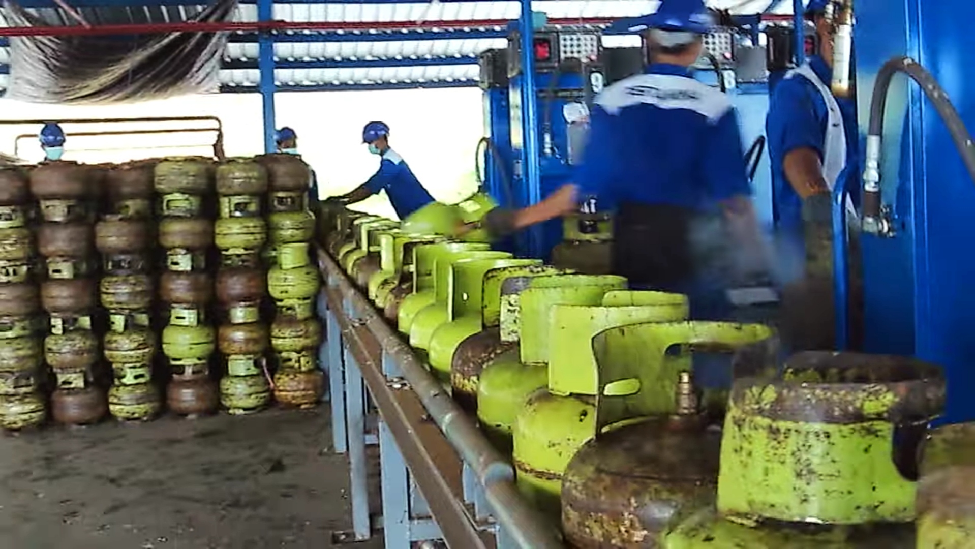TUTURPEDIA - Mulai 1 Juni 2024 Pembelian Gas LPG 3 Kg Wajib Pakai KTP, Ini Kata Pertamina!