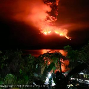 Gunung Ruang Sulut Kembali Erupsi, Ratusan Pengungsi Butuh Alat Sanitasi