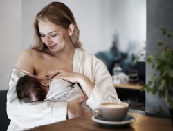 Ibu Menyusui Minum Kopi? Ini Dosis Harian yang Paling Aman!