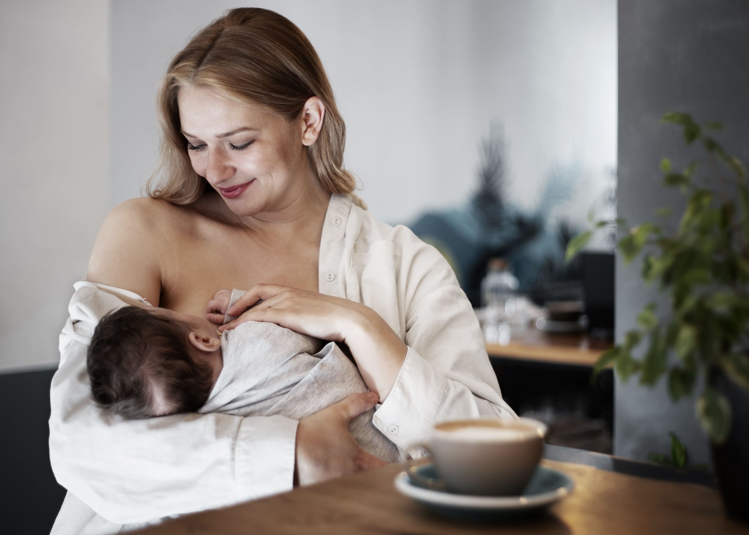 Takaran khusus bagi ibu menyusui yang ingin minum kopi. Foto: Freepik.com