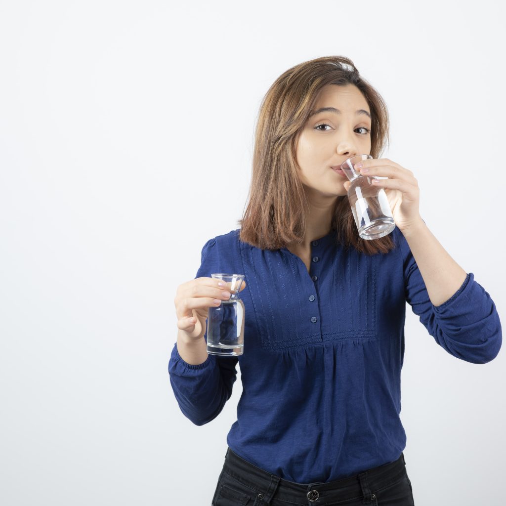 Minum Air Putih Bisa Turunkan Berat Badan? Simak 6 Fakta Ini!