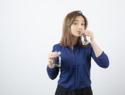 Minum Air Putih Bisa Turunkan Berat Badan? Simak 6 Fakta Ini!