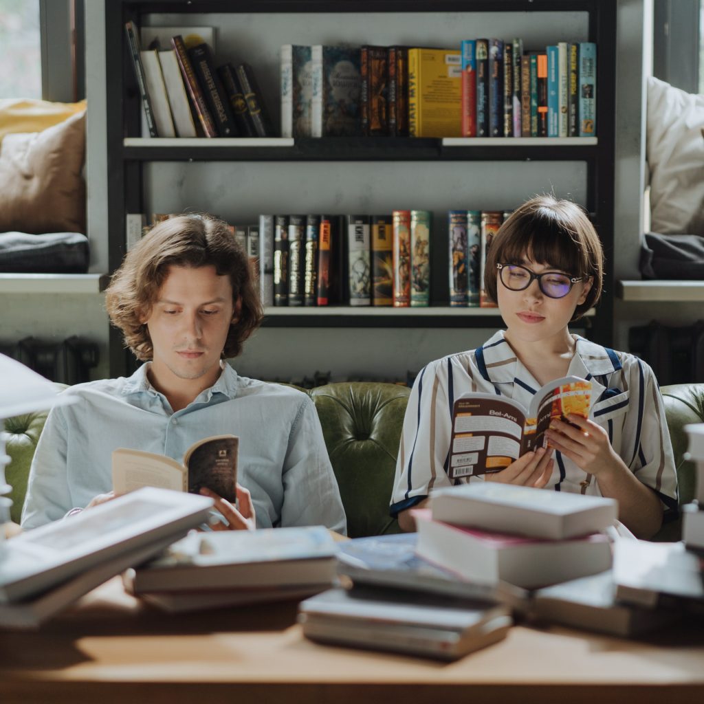 Introvert Merapat! Ini 8 Tips Mengisi Ulang Baterai Sosial yang Mudah Habis, Kamu Wajib Tahu