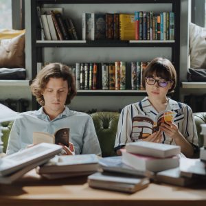 Introvert Merapat! Ini 8 Tips Mengisi Ulang Baterai Sosial yang Mudah Habis, Kamu Wajib Tahu