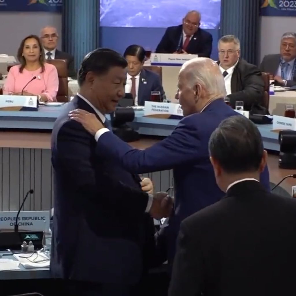 Aksi ‘ramah’ Joe Biden kembali ditunjukkan saat bertemu pemimpin Tiongkok Xi Jinping di pertemuan APEC. X.com/djuric_zlatko