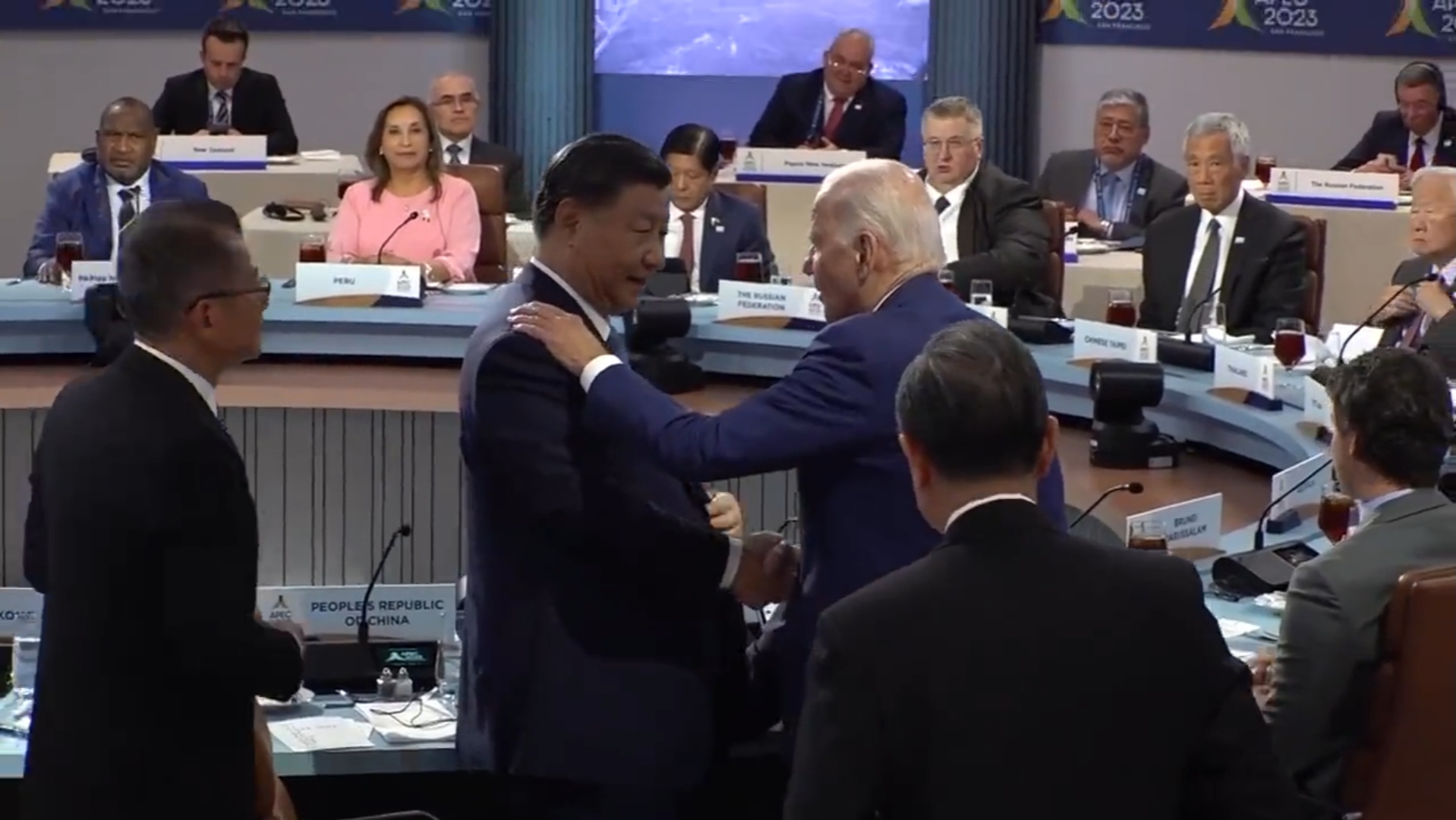 Aksi ‘ramah’ Joe Biden kembali ditunjukkan saat bertemu pemimpin Tiongkok Xi Jinping di pertemuan APEC. X.com/djuric_zlatko