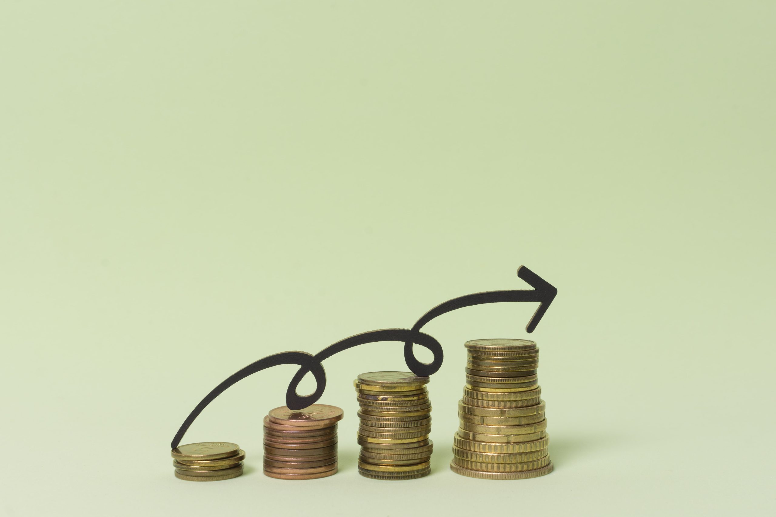 Kemnaker RI harap kenaikan upah minimum Indonesia dapat membuka lowongan kerja baru. Foto: Freepik.com/freepik