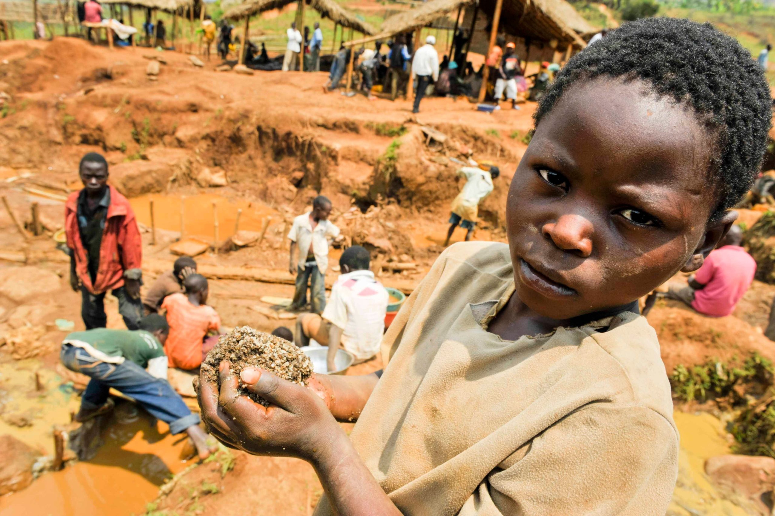 Ribuan anak di Kongo terpaksa bekerja mencari cobalt dengan kondisi yang tidak manusiawi. Foto: X.com/redstreamnet
