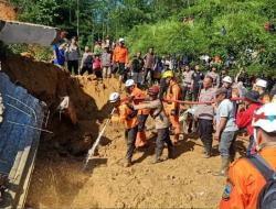 Longsor di Kabupaten Garut Sebabkan 3 Orang Meninggal Tertimbun Reruntuhan