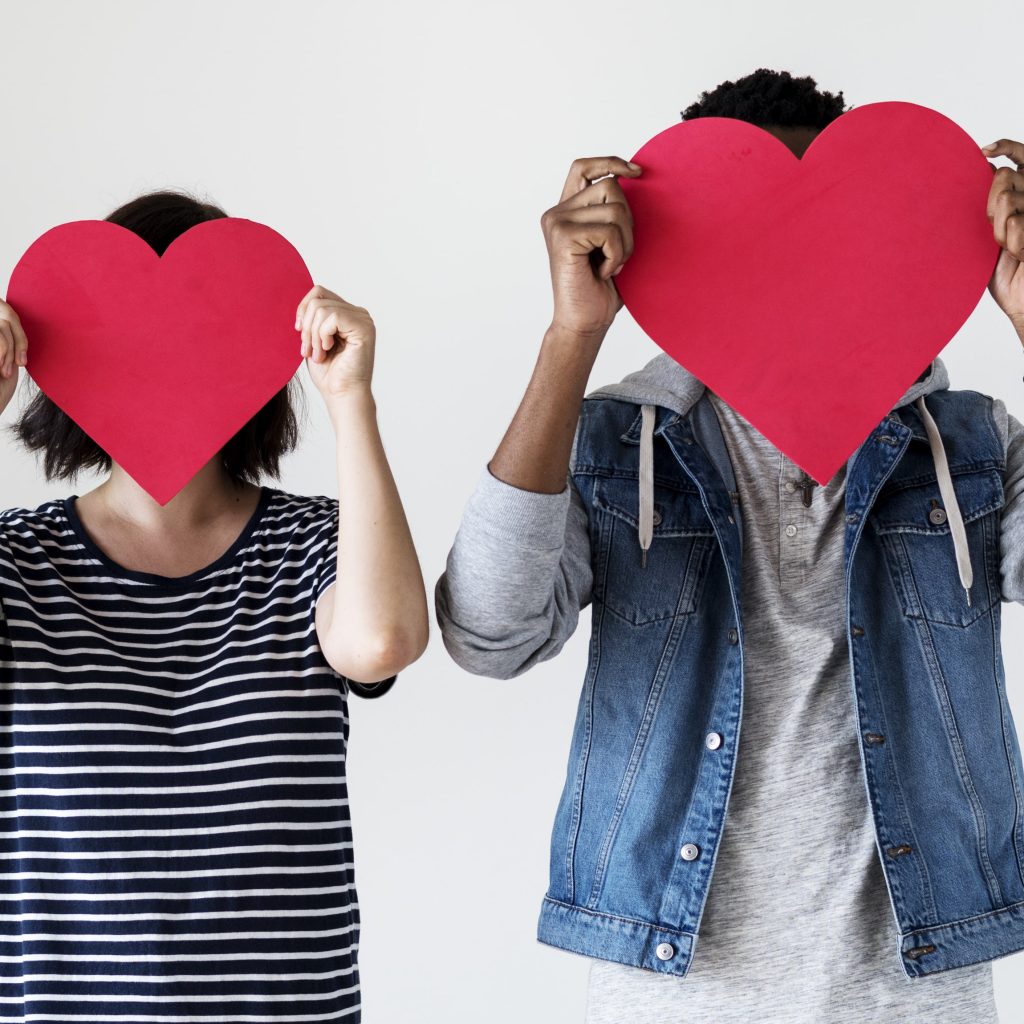 Mengenal arti dan ciri love bombing, perilaku red flag yang perlu dihindari dalam hubungan asmara. FOTO: Freepik.com/rawpixel.com