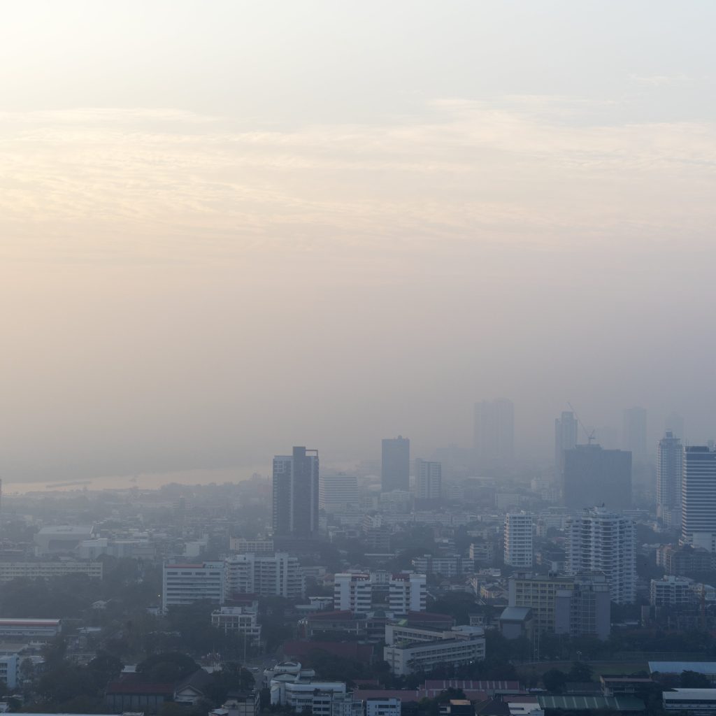 Polusi udara mengancam kesehatan masyarakat Jakarta dan sekitarnya. Apa yang harus dilakukan? (Foto: rawpixel.com)