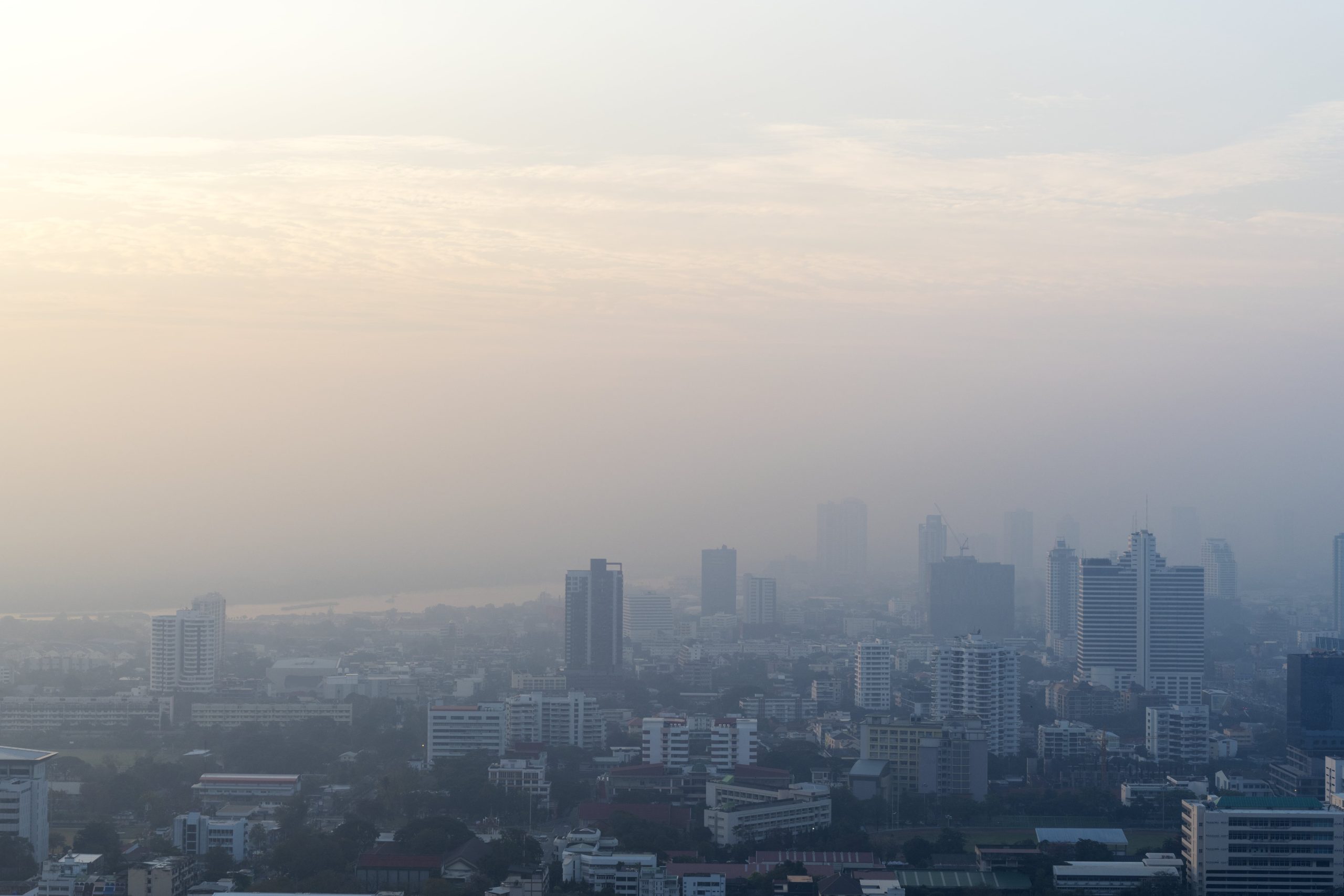 Polusi udara mengancam kesehatan masyarakat Jakarta dan sekitarnya. Apa yang harus dilakukan? (Foto: rawpixel.com)