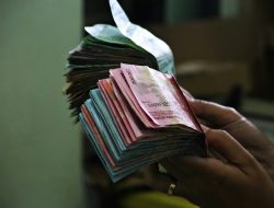 Rupiah Masih Tergelincir di Angka Rp16.244 per Dolar AS, Akankah BI Naikkan Suku Bunga?