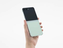 Samsung Z Flip5 5G Jadi Ponsel Poket Terbaik Abad Ini, Cek Spesifikasi dan Harganya di Sini!