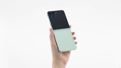 Tampilan Samsung Z Flip5 keluaran tahun 2023. (Foto: Tangkapan layar Youtube Samsung)