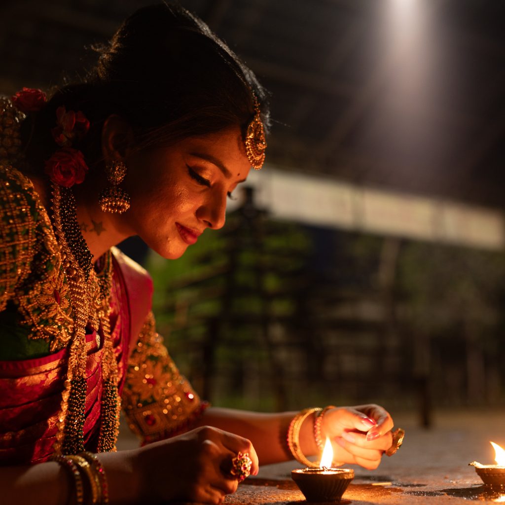 Hari Diwali atau Deepavali adalah hari spesial perayaan kemenangan di tengah kegelapan. Foto: Pexels.com/Nila Racigan