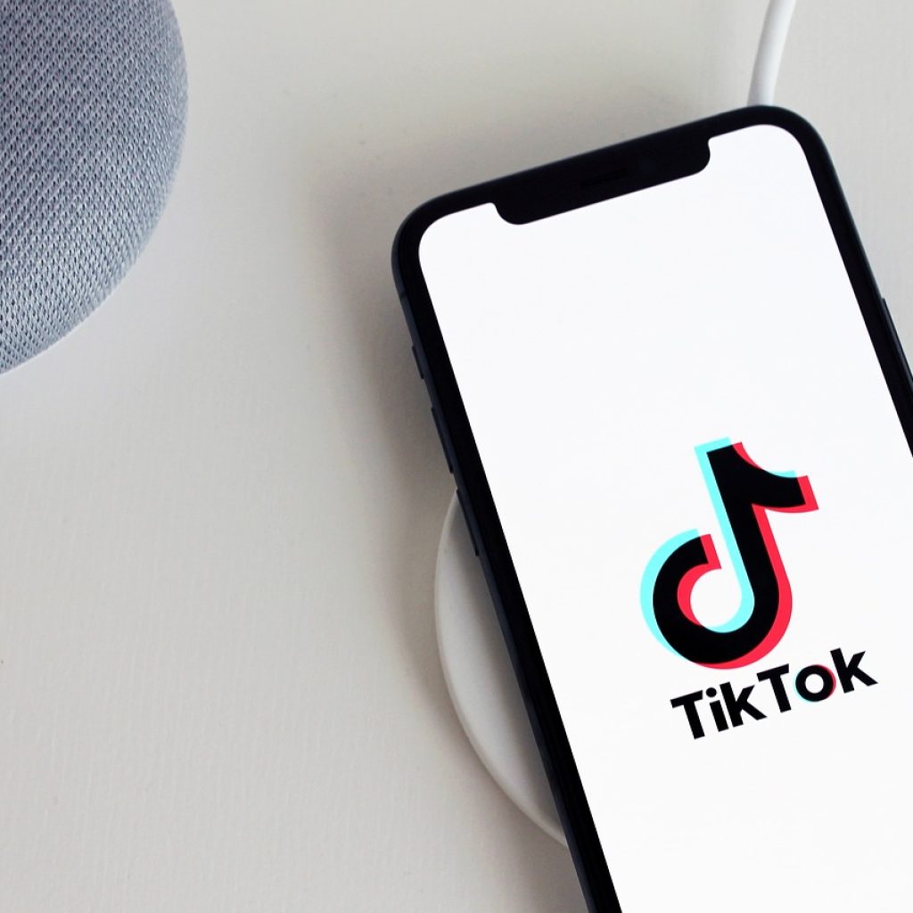 TUTURPEDIA - CEO TikTok, Shou Zi Chew akan Tuntut Biden atas Larangan Penggunaan TikTok di Amerika