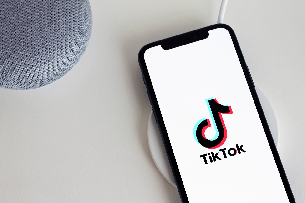 TUTURPEDIA - CEO TikTok, Shou Zi Chew akan Tuntut Biden atas Larangan Penggunaan TikTok di Amerika