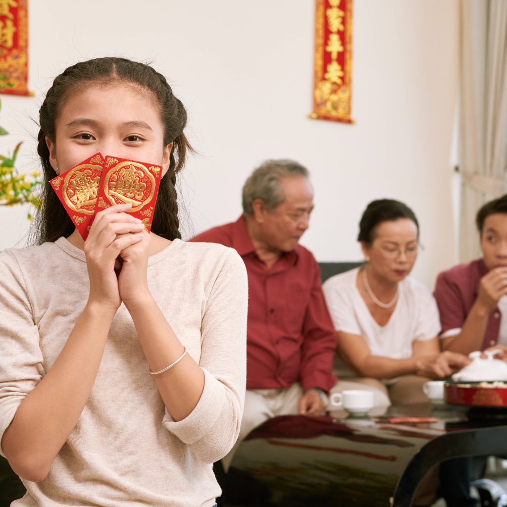 TUTURPEDIA - 10 Tradisi Imlek yang Sarat Akan Makna, Bukan Cuma Kasih Angpao!