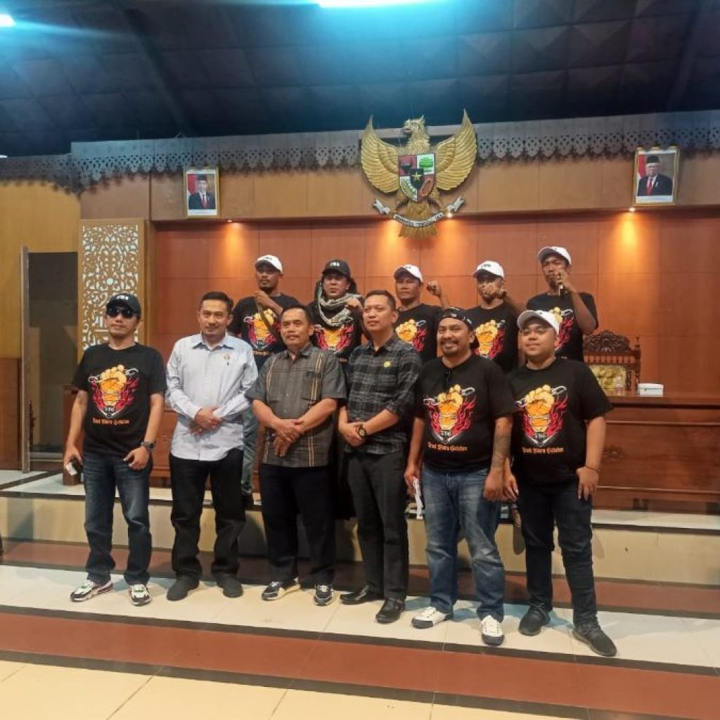 Audiensi terkait modus sumur air artesis di Ruang Rapat Paripurna DPRD Blora pada Rabu (10/7/2024). Foto: Dok. Lilik Yuliantoro