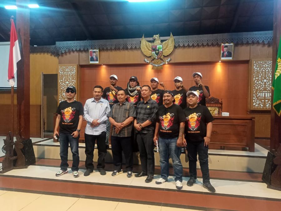 Audiensi terkait modus sumur air artesis di Ruang Rapat Paripurna DPRD Blora pada Rabu (10/7/2024). Foto: Dok. Lilik Yuliantoro